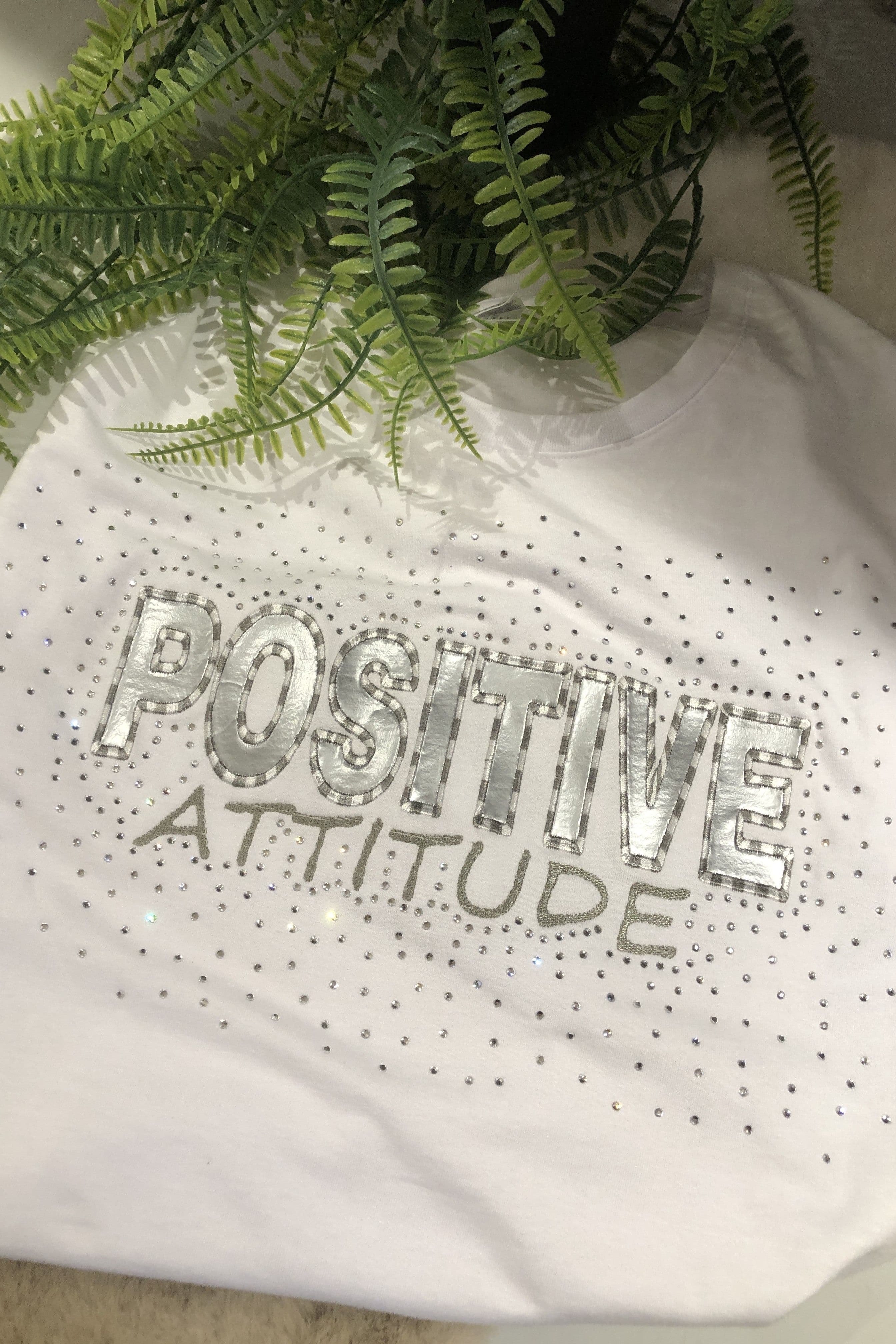 T-shirt boderie et strass positive attitude