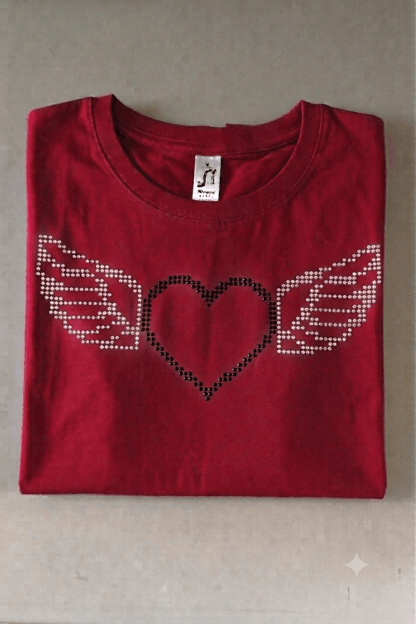 Tee-shirt rouge strass coeur avec ailes