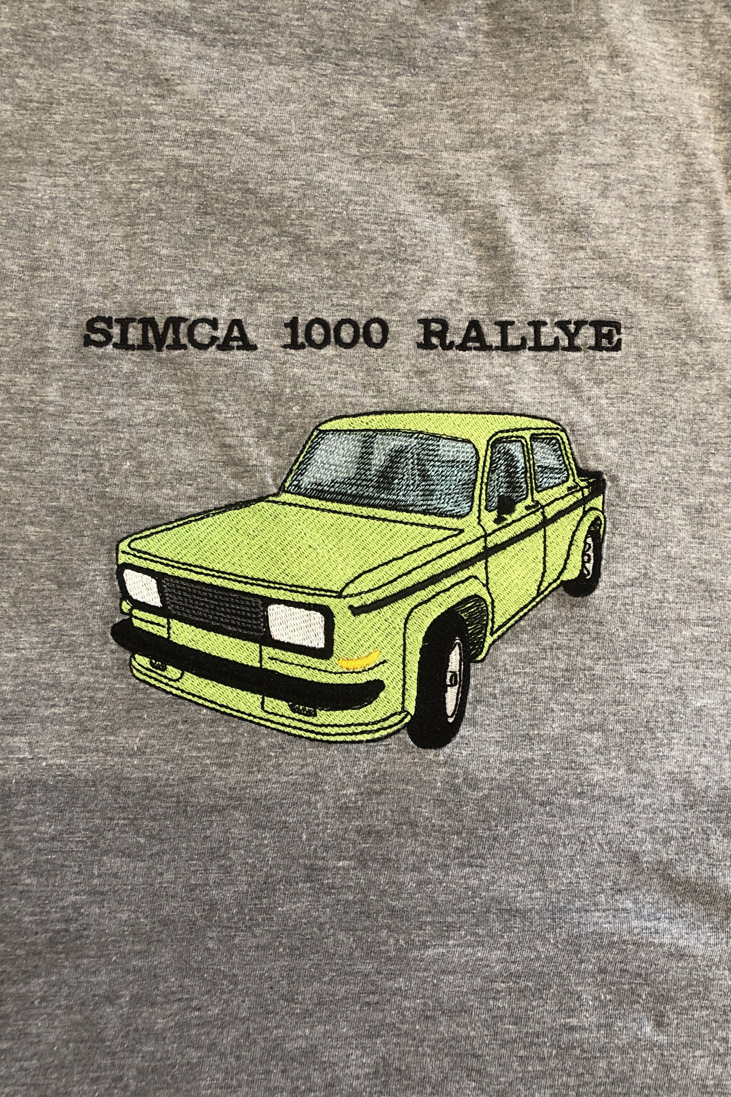 zoom broderie Simca 1000