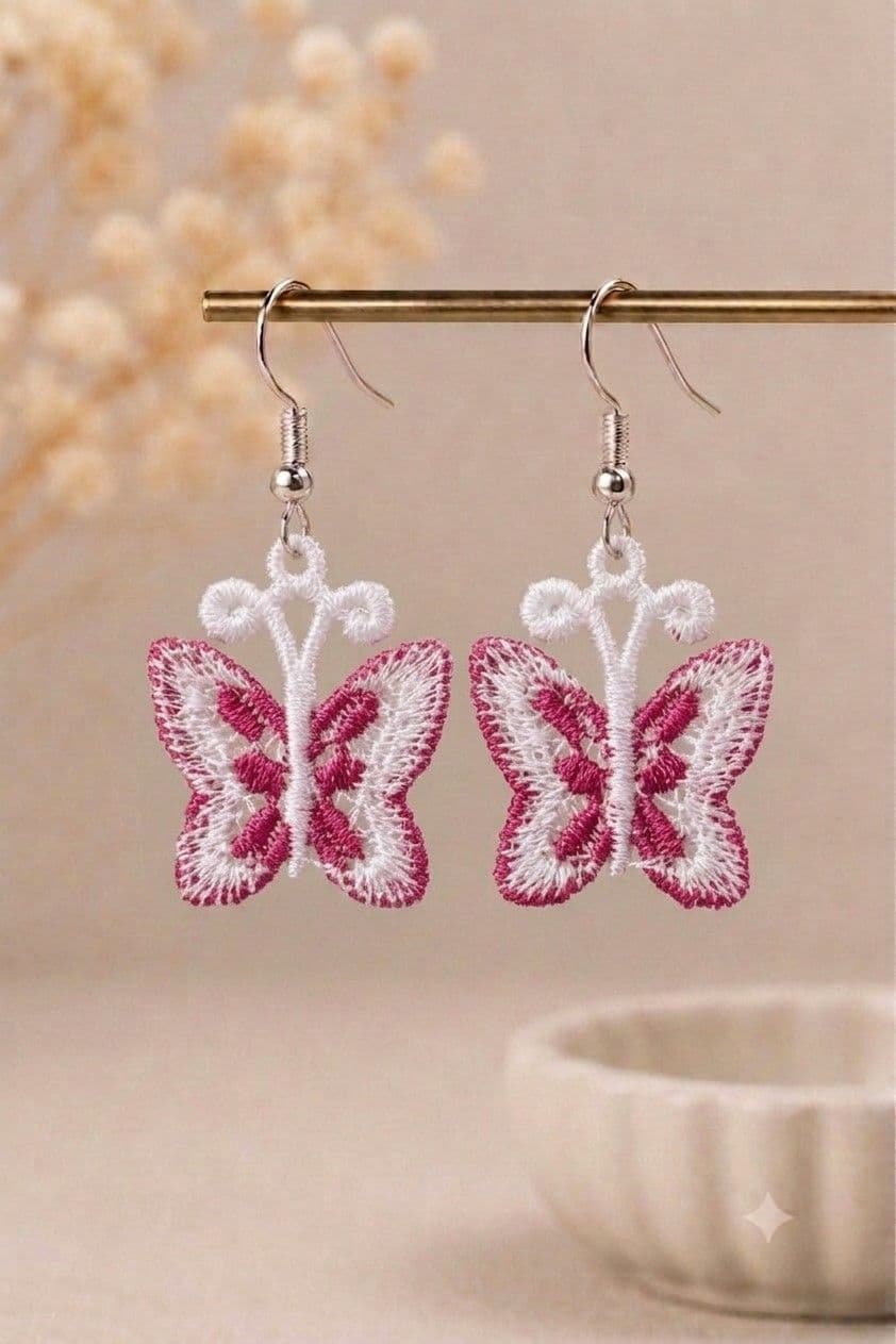 Boucles d'oreilles papillons brodées rose et blanc