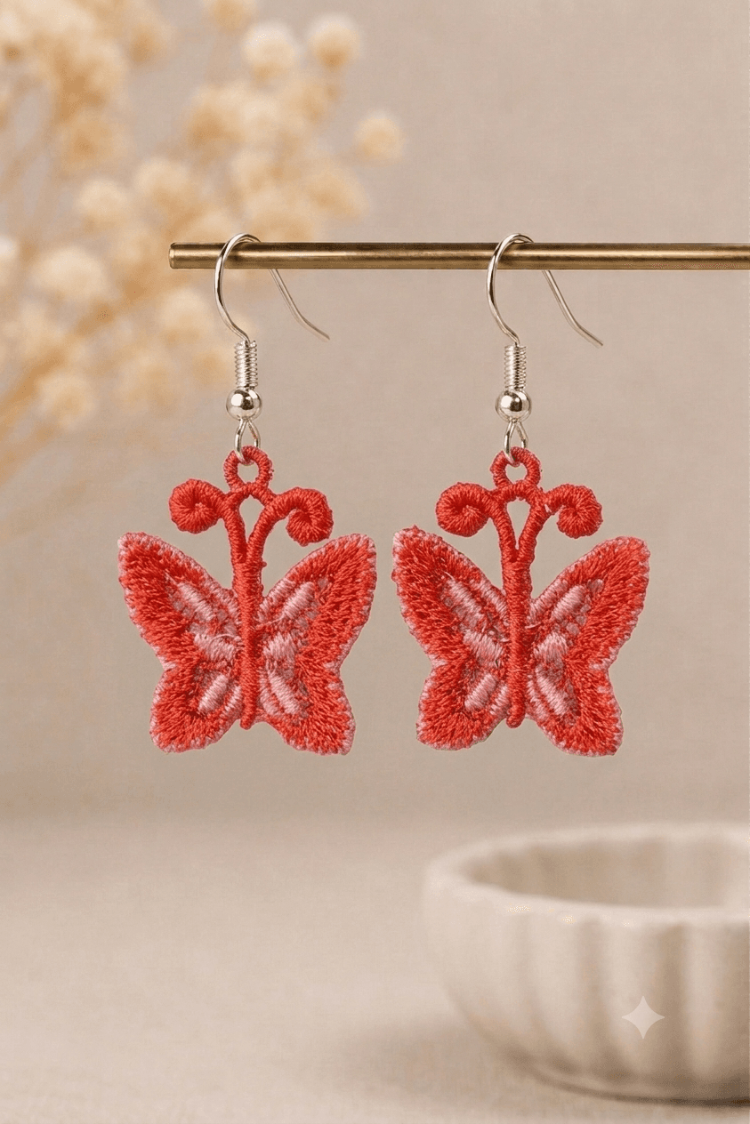 Boucles d'oreilles papillons brodées corail et rose