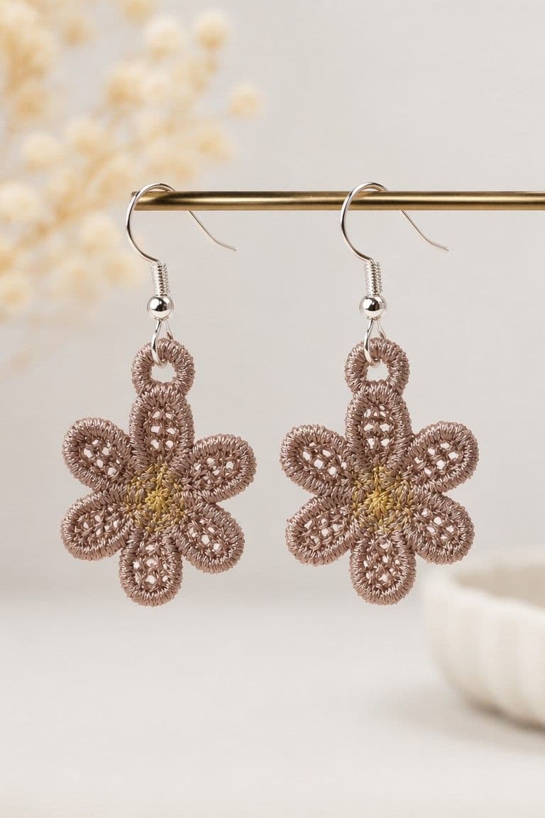 Boucles d'oreilles brodées fleur marron et jaune